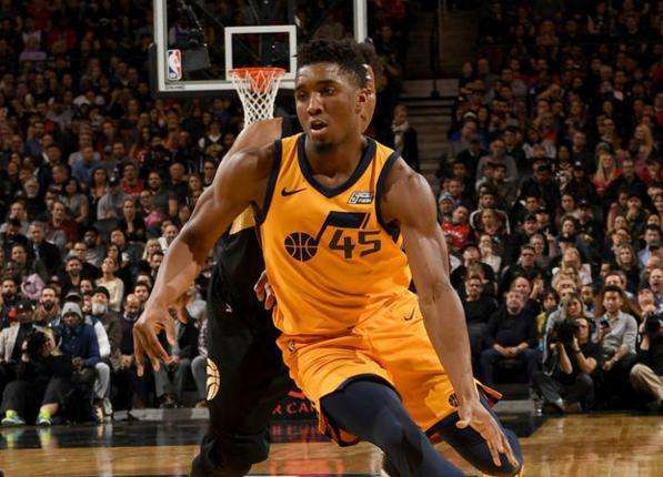 更是她对团 更是她对团