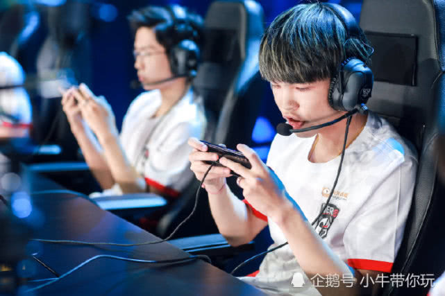 也折射出 也折射出